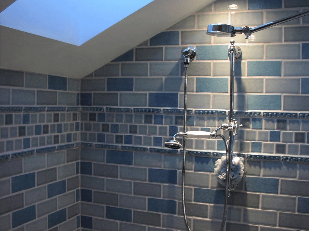 Shower tile ideas with mixed blue subway tiles, horizontal accent stripe and pencil trim detail