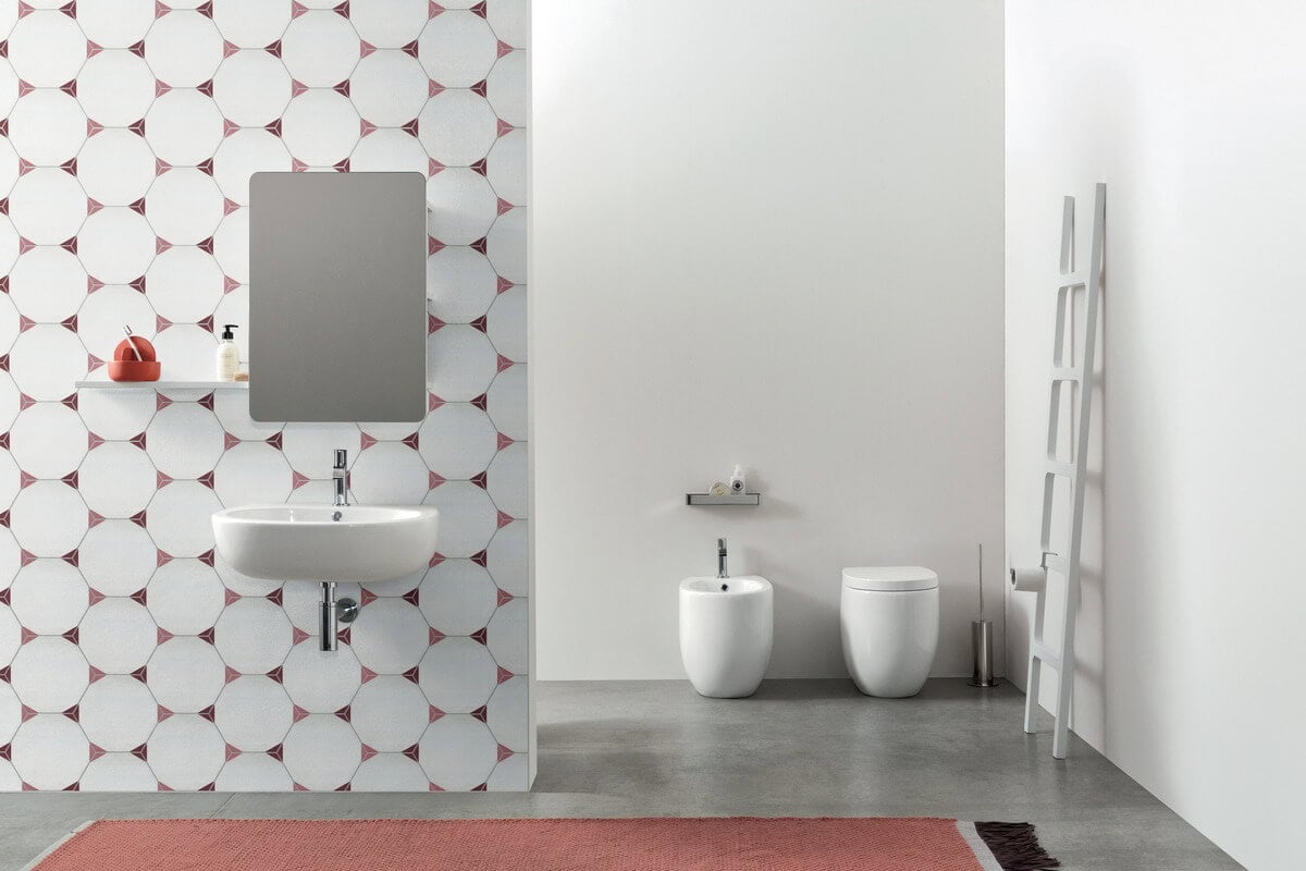 Bathroom backsplash with white and pink hexagon tile