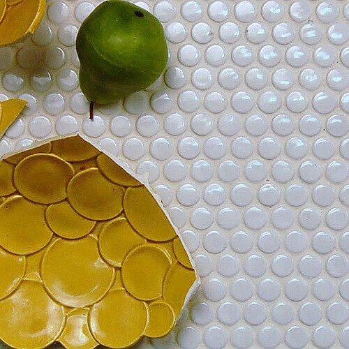 White circular shape tile for kitchen counter