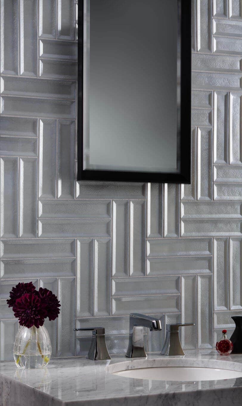 Sink with herringbone tile adaptation in a metallic glass look