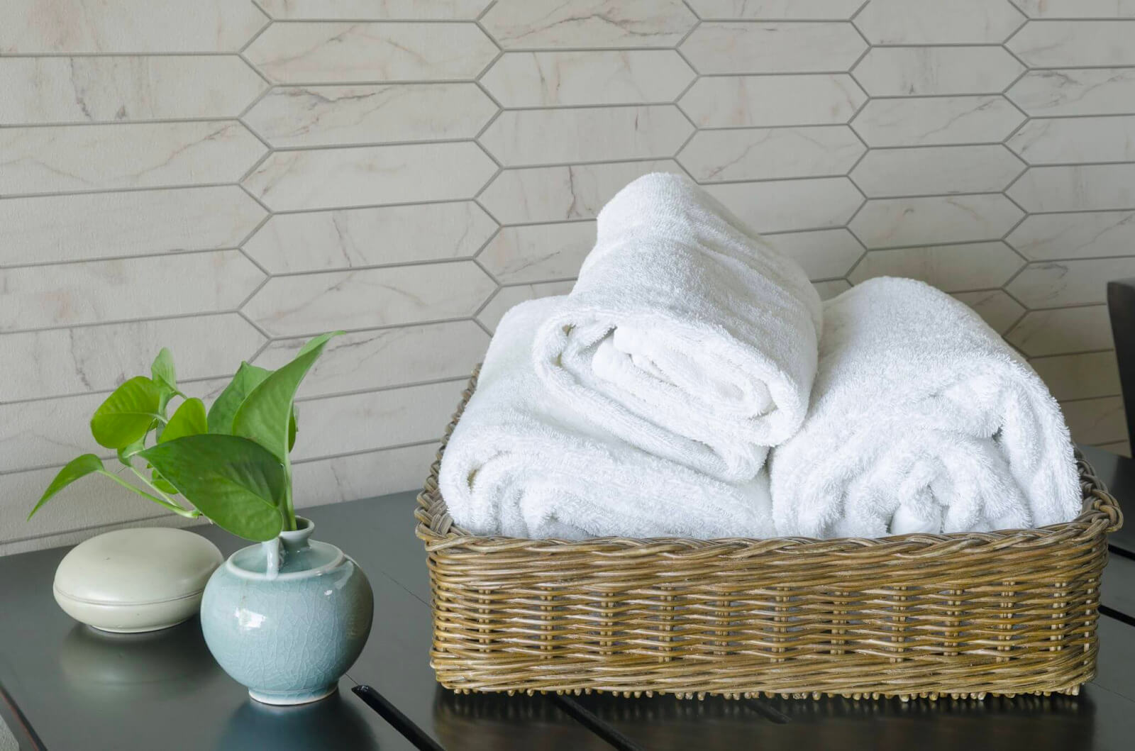 Bathroom towels with white marble-look tile in a horizontal picket fence layout
