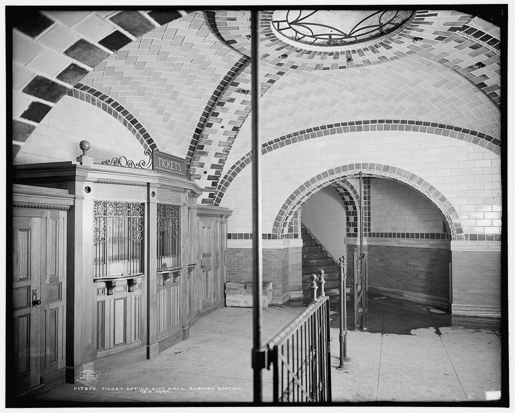 new-yorks-old-city-hall-subway-station-image10 no-bottom-margin